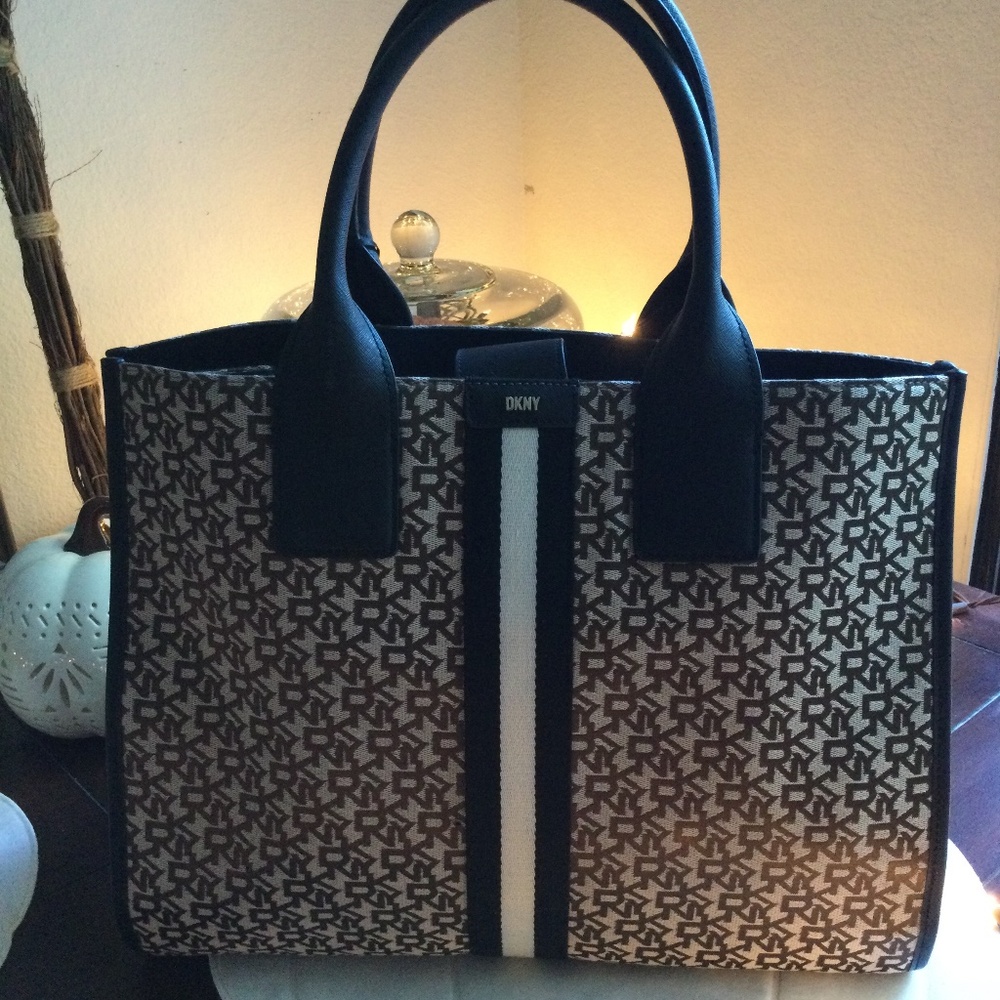 Authentic DKNY Carlita Jacquard Logo Lrg Book Tote